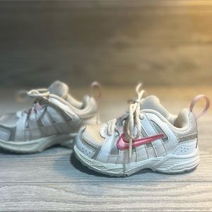 Nike Toddler Advantage Runner shoes